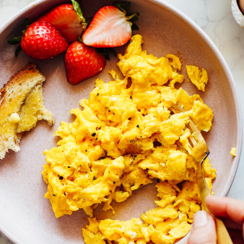 Creamy Scrambled Eggs Without Milk