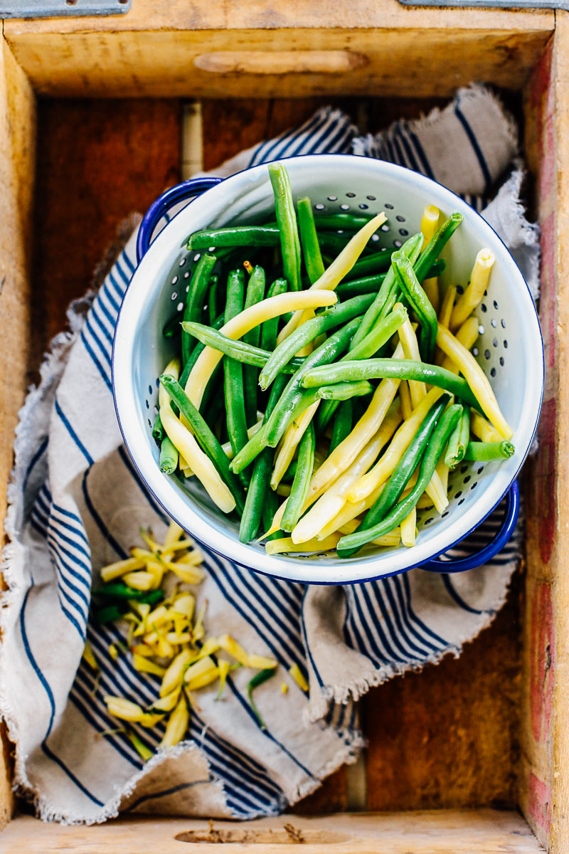 String green beans on a bowl.